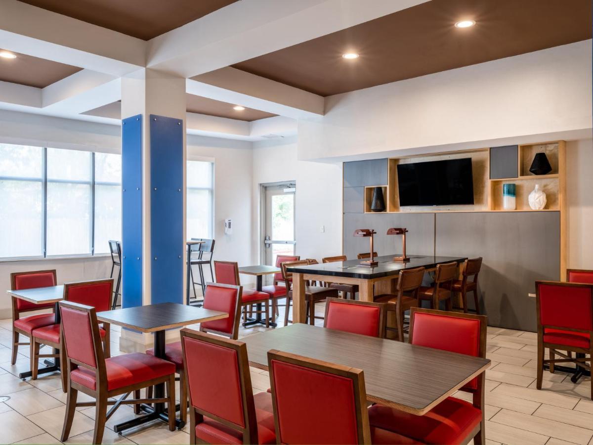 Holiday Inn Express Hotel & Suites Beaumont Northwest By Ihg Екстер'єр фото